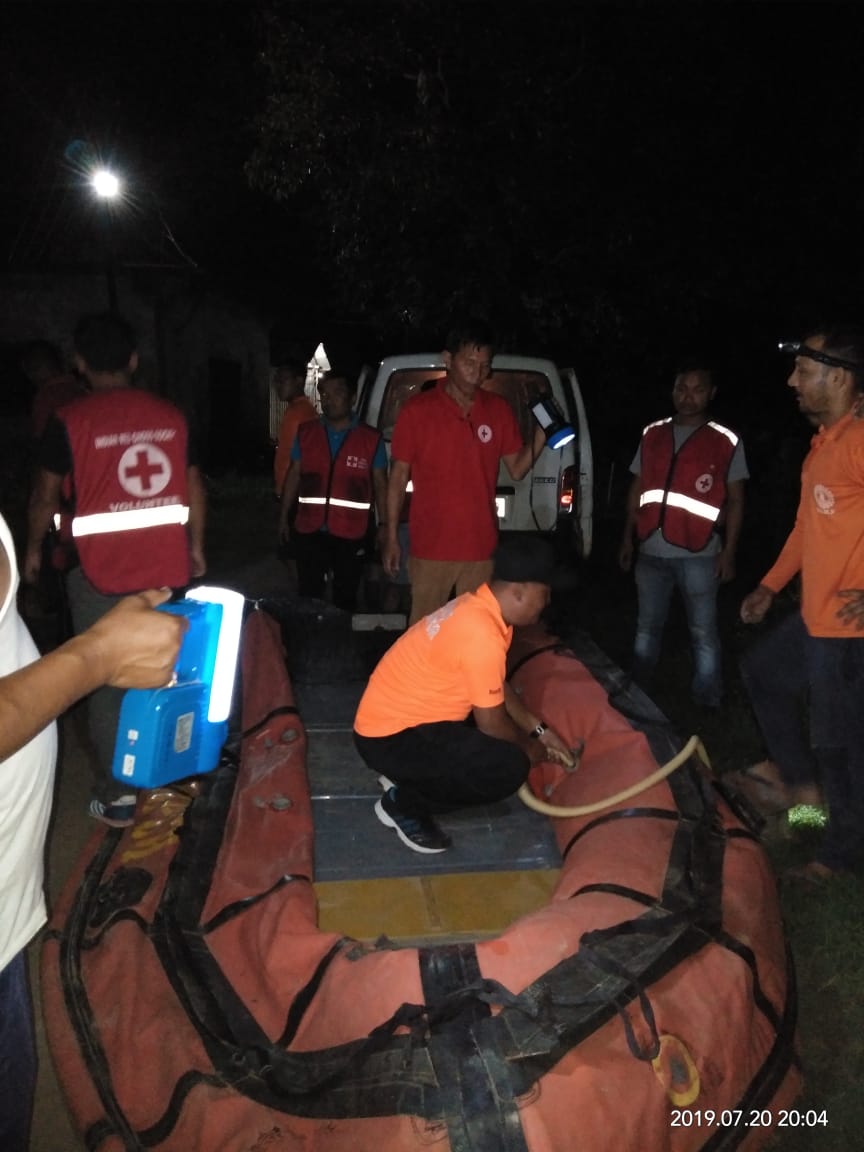 Red Cross volunteers along with NDRF Team going for search n rescue for drowned kids in Imphal river,  Manipur
